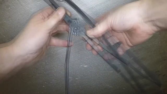 Nissan Pathfinder (2005 - 2014) - Replace the wiperblades смотреть онлайн