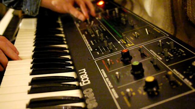 Improvs on a Moog Opus 3 смотреть онлайн