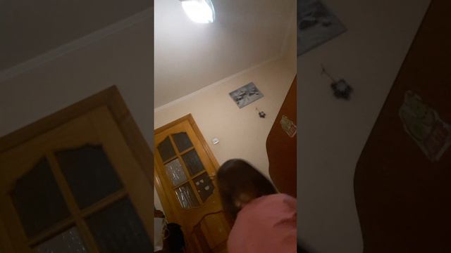 Алиса играет в комнате Влог смотреть онлайн