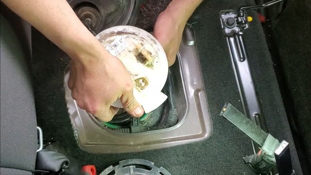 The 89G - Ford Escape Fuel Pump Replacement, DIY and SAVE! Quick Fix смотреть онлайн