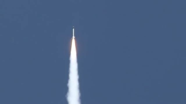 Запуск самодельной ракеты с HD камерой ( ровный горизонт ). смотреть онлайн