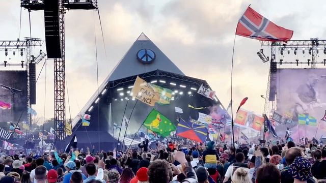 Glastonbury Vlog 2022 смотреть онлайн