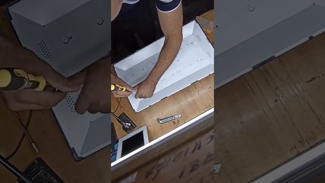Ремонт ЖК ТВ Samsung самый сложный ремонт, как снимать дисплей, как поменять подсветки, ИТП. смотреть онлайн