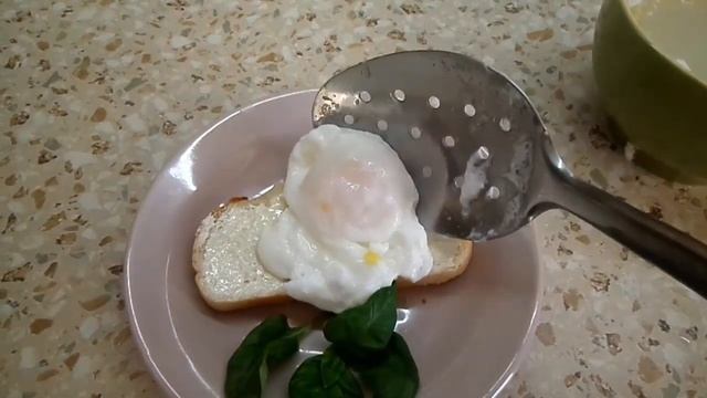 ЯЙЦО ПАШОТ без уксуса в микроволновке (3-4 минуты). Просто, быстро, вкусно! смотреть онлайн