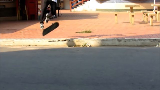 BACK TO BACK DE 360 FLIP ERA MENINO! #COMSKATETV смотреть онлайн