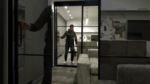 Лофт перегородка с раздвижными дверями смотреть онлайн