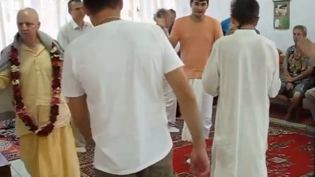 Киртан с учеником Шрилы Прабхупады - ЕМ Таттвавит прабху смотреть онлайн