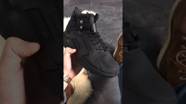 Зимние кроссовки с мехом Nike Air Huarache MID в черном цвете смотреть онлайн