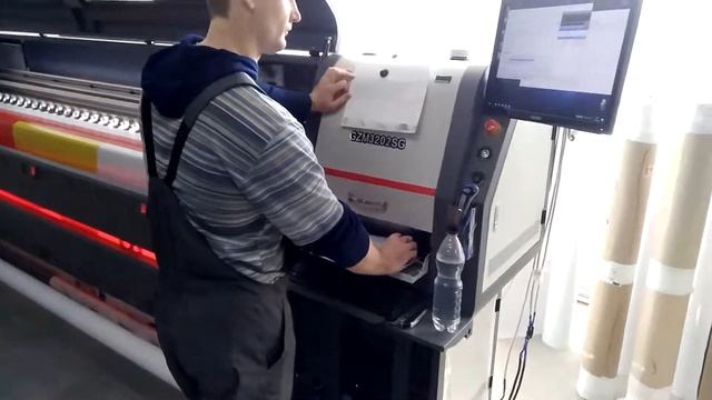ЗЕНОН установил третий широкоформатный сольвентный принтер GZM3204 STARFIRE в одной фирме смотреть онлайн