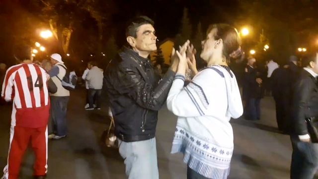 БЕЛЫЕ ТУМАНЫ, СЕРЫЕ ДОЖДИ!???/ТАНЦЫ В ПАРКЕ ГОРЬКОГО ХАРЬКОВ СЕНТЯБРЬ 2021 смотреть онлайн