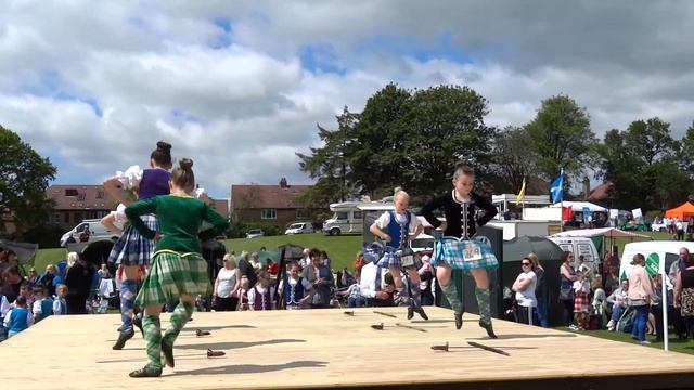 Scottish Sword Dancing Highland Games Markinch Fife Scotland смотреть онлайн