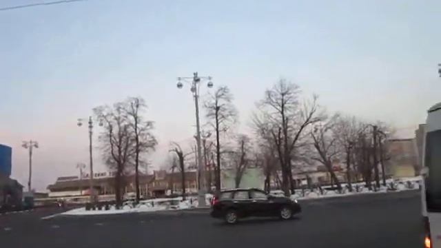 У Рижского вокзала в ожидании автобуса смотреть онлайн