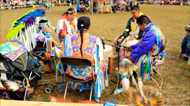 Drum Group at Powwow смотреть онлайн