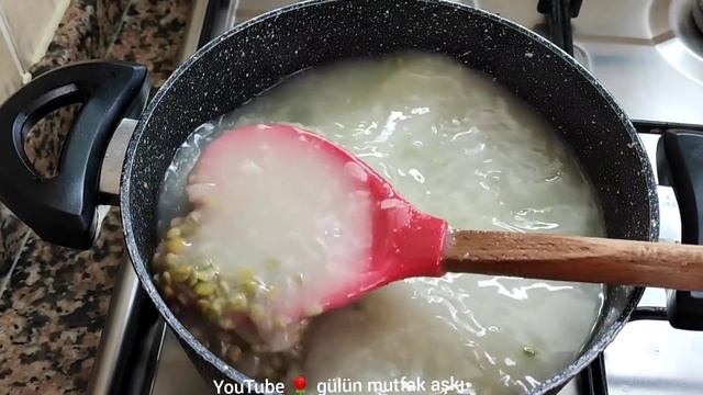 YEŞİL MERCİMEĞİN  İÇİNE BİR TANE PATATES EKLEDİM TABAK TABAK YEDİĞİMİZ BİR TAFİF OLDU???