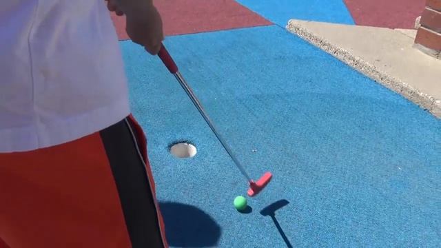 $1 MILLION HOLE IN ONE!!! Mini Golf & Fun Snacks! смотреть онлайн