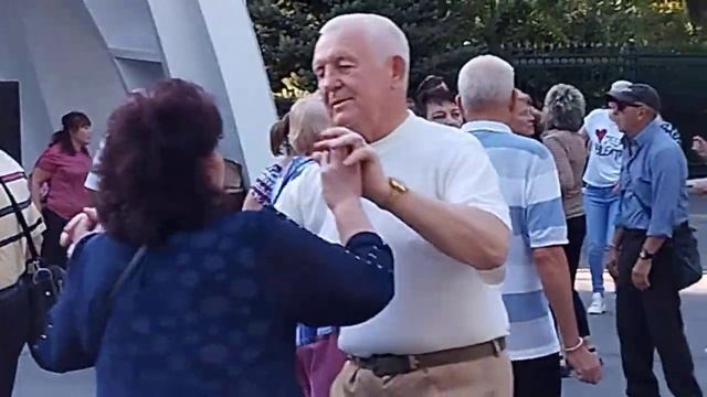 ВЕСЁЛАЯ БАЧАТА В ХАРЬКОВЕ!? FUN BACHATA IN KHARKOV? смотреть онлайн