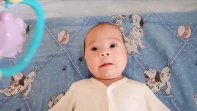 Развитие ребёнка в 2 месяца/что должен уметь новорождённый на втором месяце смотреть онлайн