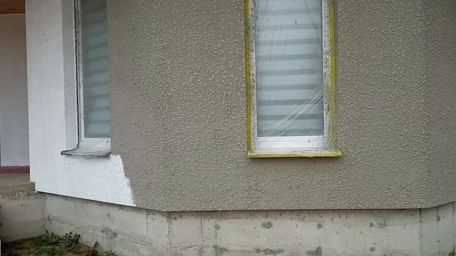 Американка и покраска фасада в бело-коричнево-белый цвета.