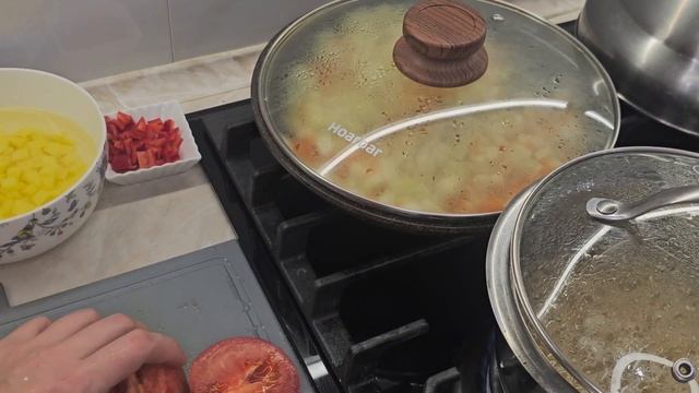 Қызанақ пен ноқат қосылған сорпа.