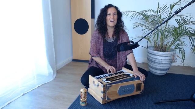 Ganesha Sharanam I Mantra mit Harmonium Akkorden (Original Jai Uttal) Yoga Vidya Kirtanheft Nr. 263 смотреть онлайн