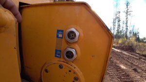 Бульдозер liebherr 744 ( Как проверить и долить масло в гидравлику)