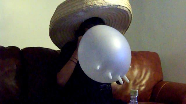 Blowing Glove Balloon Until It Pops смотреть онлайн