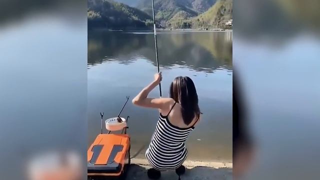 40 НЕВЕРОЯТНЫХ СЛУЧАЕВ НА РЫБАЛКЕ, СНЯТЫХ НА КАМЕРУ смотреть онлайн