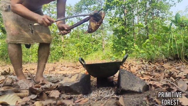 Survival In The Rainforest - Cooking Fish Recipe And Eating In Forest
