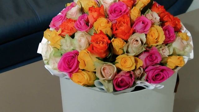 65 роз микс в шляпной коробке смотреть онлайн