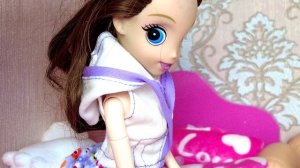 МАМА РУГАЕТСЯ, ДАНИКА ЗАКЛЕИЛИ?? РЕМОНТ! У Кати и Макса веселой семейки, смешные куклы Барби ДАРИН