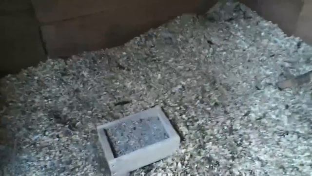 Зола и куры. Делаю коробки для золы, которые поставлю в курятники для дезинфекции и подкормки кур. смотреть онлайн