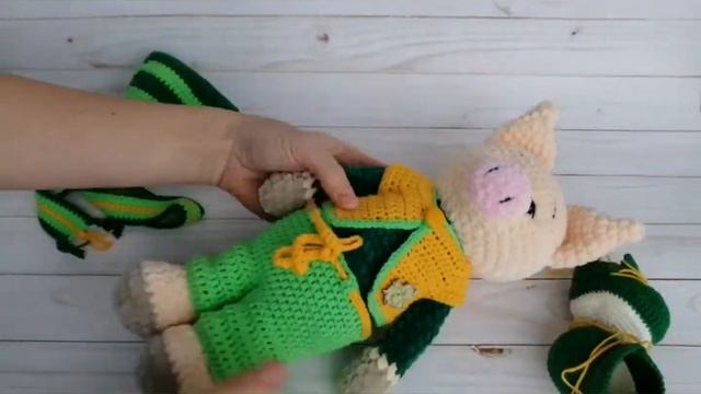 Поросенок крючком из плюшевой пряжи. Одеваем хрюшу. https://vk.com/club193259220 смотреть онлайн