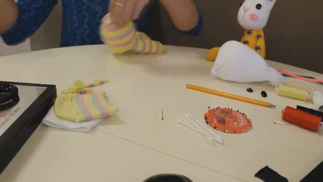 МК по пошиву заек из носочков смотреть онлайн