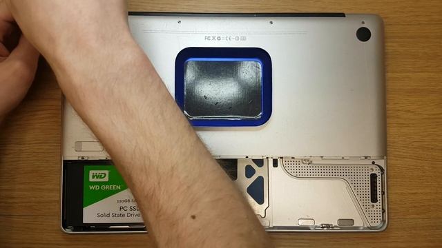 Apple MacBook Pro A1286 open to prepare for wifi problem repair смотреть онлайн