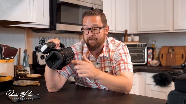 Panasonic x1500 x2000 CX10 Initial Impressions: A pint-sized camcorder with professional perks смотреть онлайн