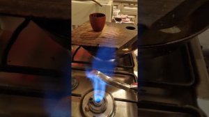 Домашняя закалка в масле стамески для деревянных ложек.