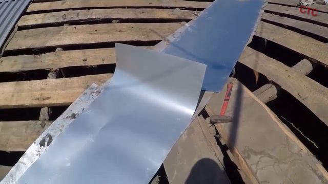 Меняем старый шифер на профнастил / замена обрешетки / коньки, ендовы / короб дымохода (Май 2018) смотреть онлайн