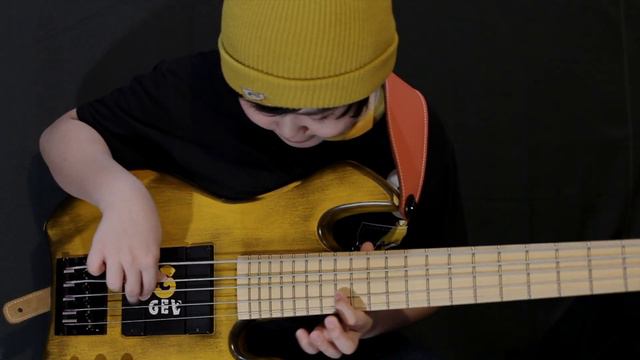 Stevie Wonder - Sir Duke // Nathan East [Bass Cover] смотреть онлайн