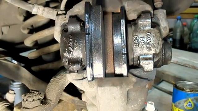 ЗАМЕНА ПЕРЕДНИХ ТОРМОЗНЫХ КОЛОДОК ВАЗ-2101-2107.СОВЕТЫ В ПРОЦЕССЕ... смотреть онлайн