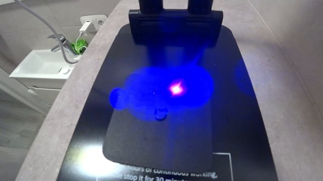 Выжигаю карманным Лазерным гравером DEWALLIE Mini Portable Lazer. На что он способен? смотреть онлайн