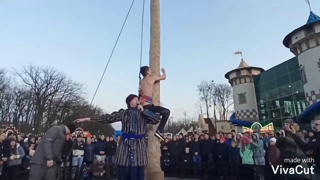Как в парке Горького на столб залезали. Масленица Харьков 2020 смотреть онлайн