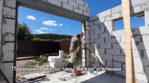 Усиление углов стен проема металлическим каркасом из уголка