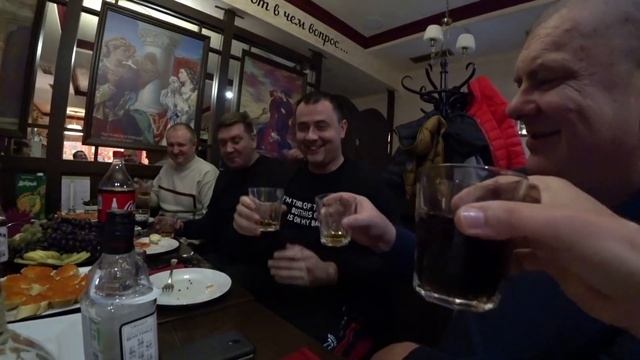 ЦЫГАНКУ ПОДВЕЛИ ВОНЮЧИЕ КРОССОВКИ ))) смотреть онлайн