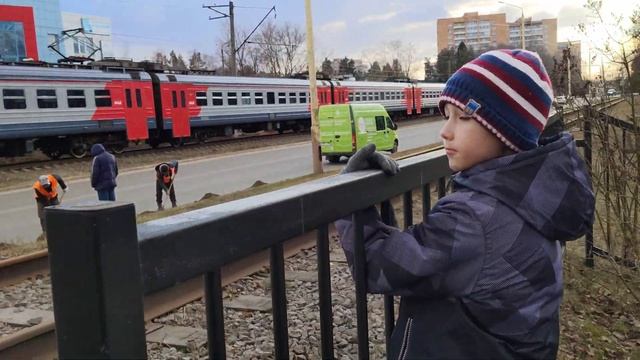 Дубна ул. Моложежная электричка в Москву смотреть онлайн