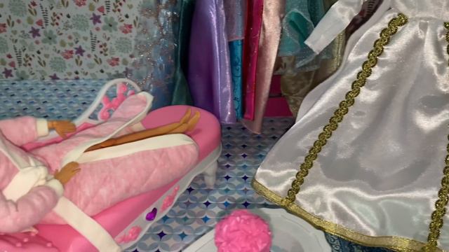 Dollhouse Barbie princess morning routine.Утренняя рутина принцессы Барби. смотреть онлайн