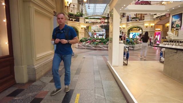 Moscow GUM Department Store . ГУМ Государственный универсальный магазин на Красной площади Москва.