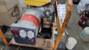 Бензогенератор глохнет при открытии воздушной заслонки. Сверлим карбюратор и вскрываем двигатель