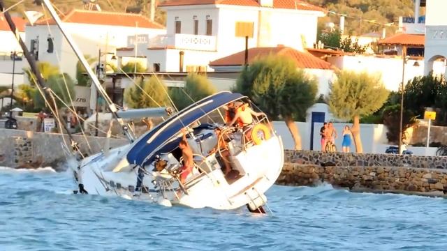 Аварийные ситуации - Посадка на мель - Снятие с мели крейсерской яхты буксиром за фал смотреть онлайн