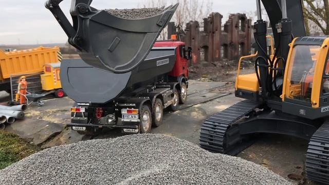 VOLVO EC480DL RC EXCAVATOR On DUTY ♦ BRUDER TRUCKS Construction Site