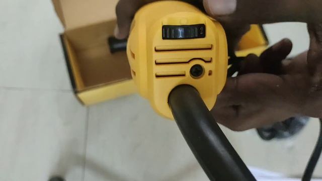 Dewalt DWE4119 Variable Speed Angle Grinder Unboxing